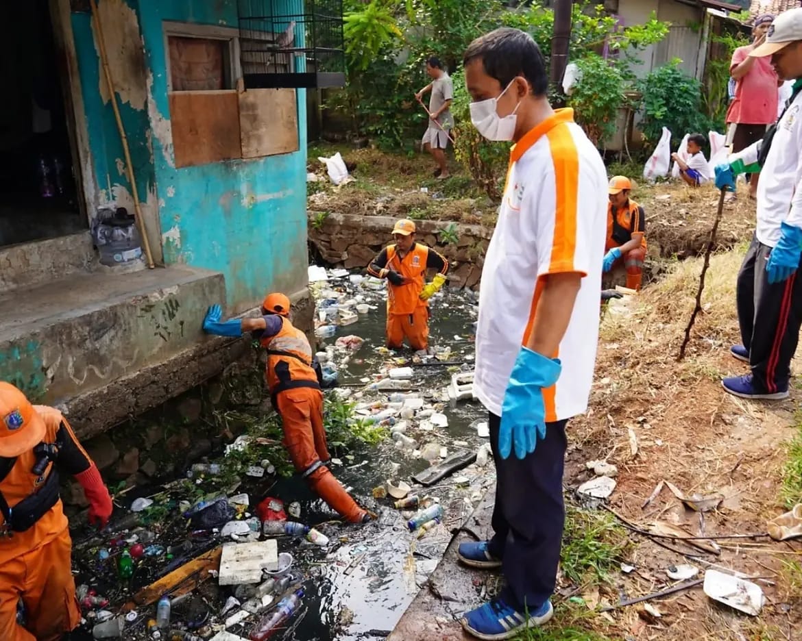 1.000 Orang Serentak Kerja Bakti di Jaksel, Saluran Air Dibersihkan Jelang Musim Hujan